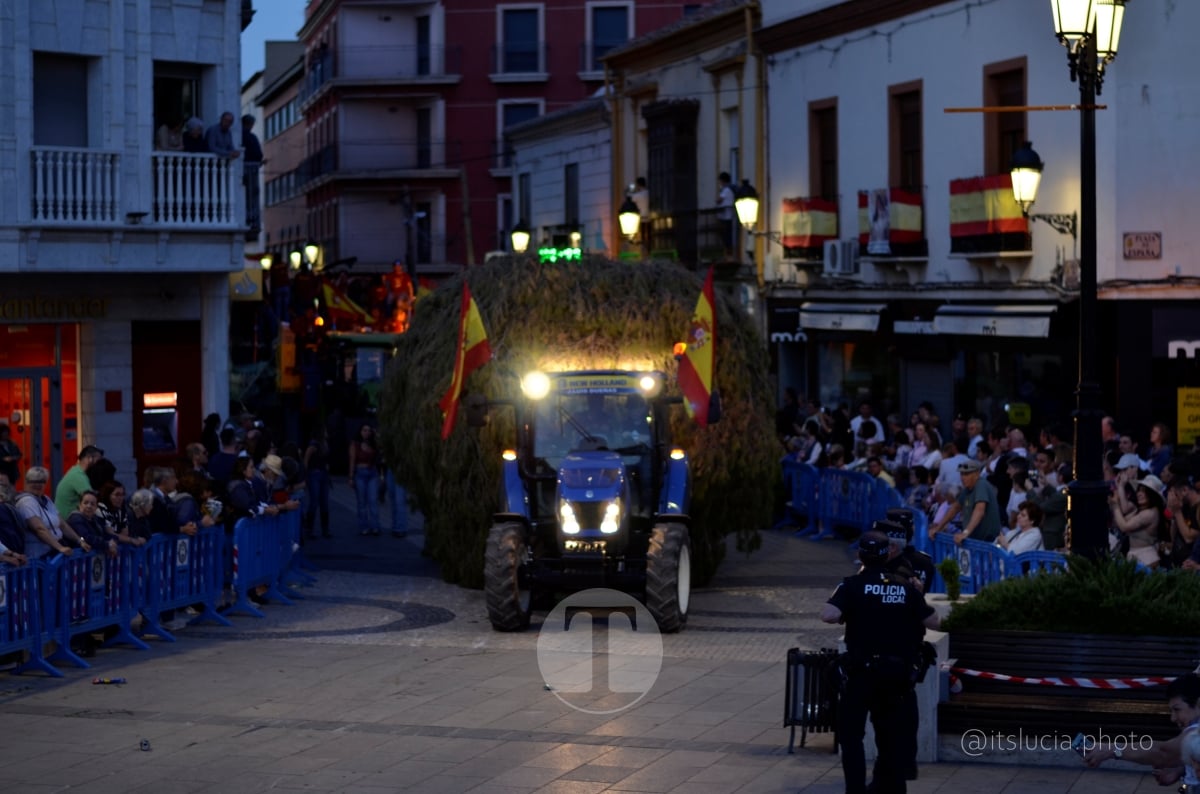 Lucía Moreno y Paloma Morales retratan la emoción de la llegada de la Virgen de las Viñas a Tomelloso