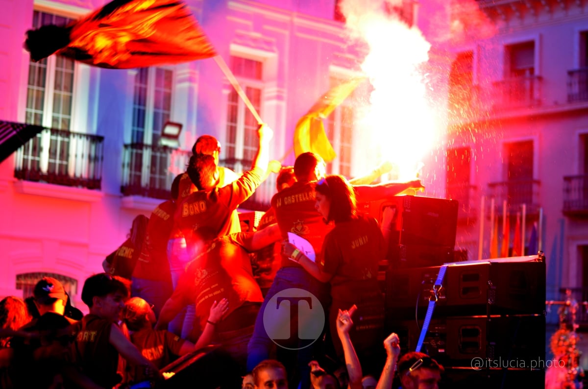 Lucía Moreno y Paloma Morales retratan la emoción de la llegada de la Virgen de las Viñas a Tomelloso
