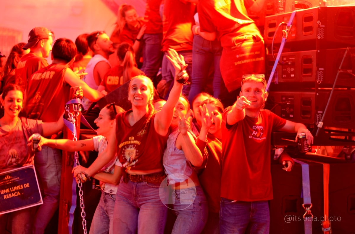 Lucía Moreno y Paloma Morales retratan la emoción de la llegada de la Virgen de las Viñas a Tomelloso
