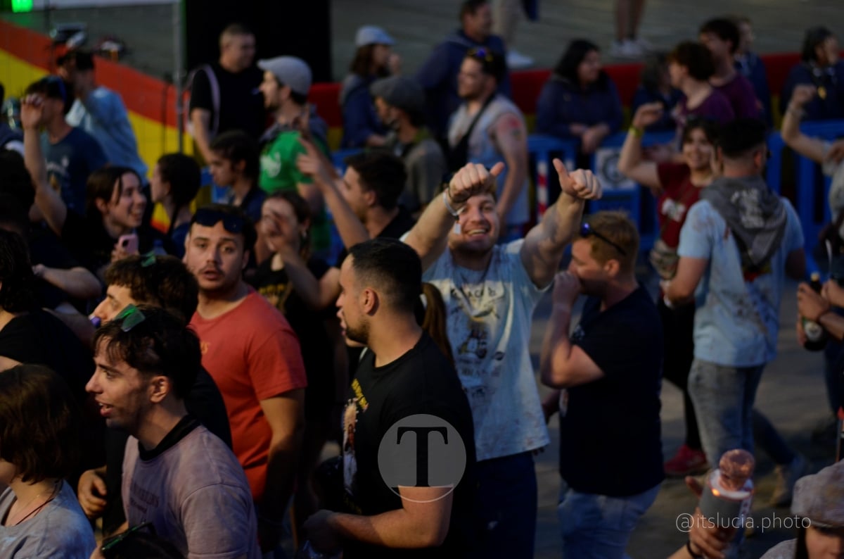 Lucía Moreno y Paloma Morales retratan la emoción de la llegada de la Virgen de las Viñas a Tomelloso