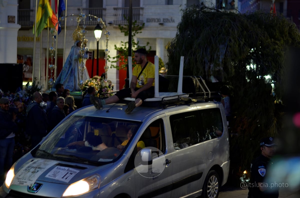 Lucía Moreno y Paloma Morales retratan la emoción de la llegada de la Virgen de las Viñas a Tomelloso