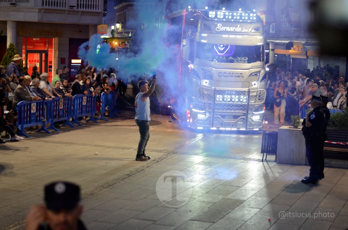 Lucía Moreno y Paloma Morales retratan la emoción de la llegada de la Virgen de las Viñas a Tomelloso