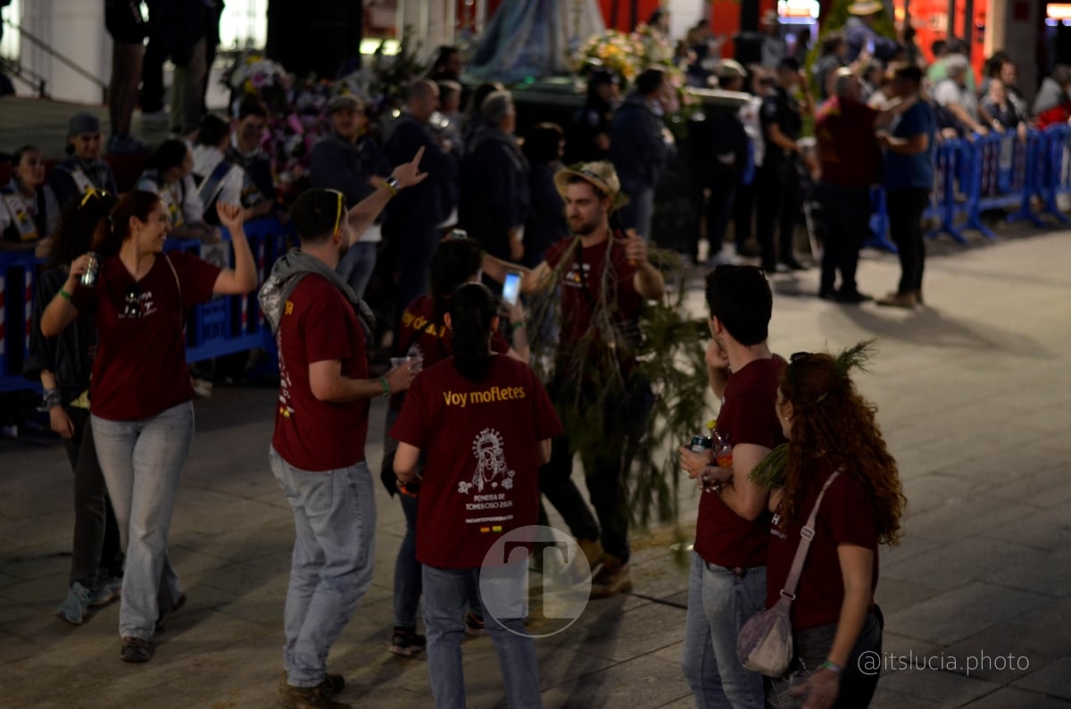 Lucía Moreno y Paloma Morales retratan la emoción de la llegada de la Virgen de las Viñas a Tomelloso