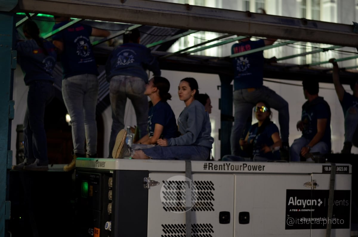 Lucía Moreno y Paloma Morales retratan la emoción de la llegada de la Virgen de las Viñas a Tomelloso