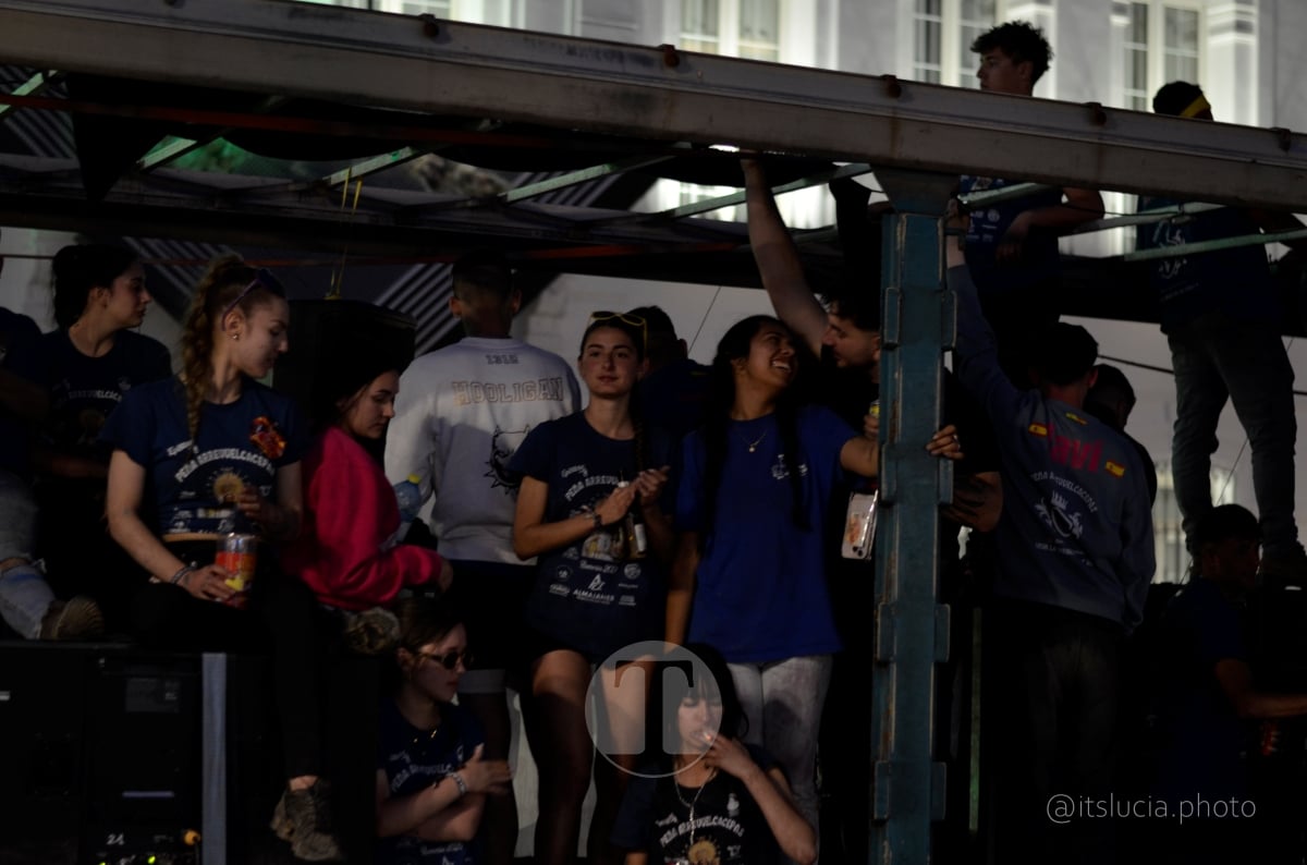 Lucía Moreno y Paloma Morales retratan la emoción de la llegada de la Virgen de las Viñas a Tomelloso