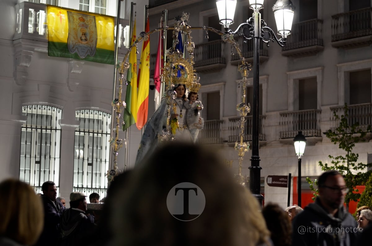 Lucía Moreno y Paloma Morales retratan la emoción de la llegada de la Virgen de las Viñas a Tomelloso