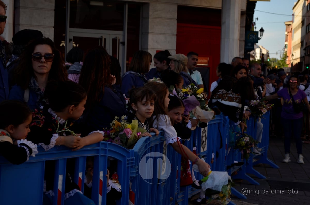 Lucía Moreno y Paloma Morales retratan la emoción de la llegada de la Virgen de las Viñas a Tomelloso