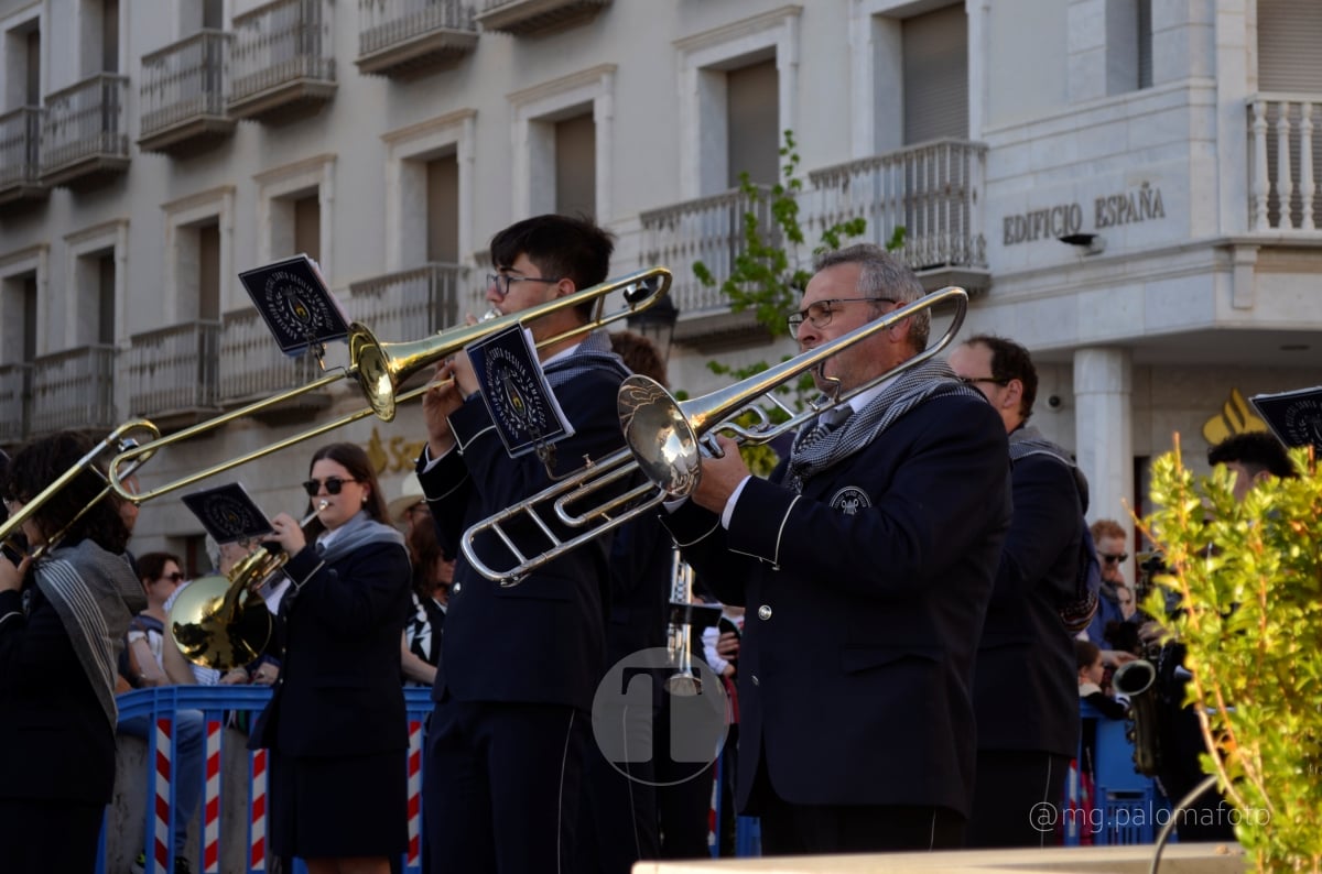 Lucía Moreno y Paloma Morales retratan la emoción de la llegada de la Virgen de las Viñas a Tomelloso