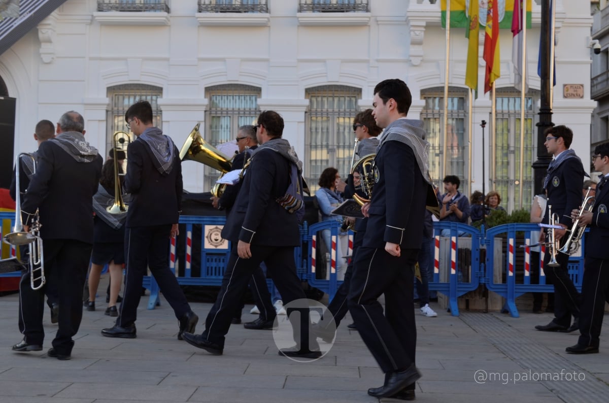 Lucía Moreno y Paloma Morales retratan la emoción de la llegada de la Virgen de las Viñas a Tomelloso