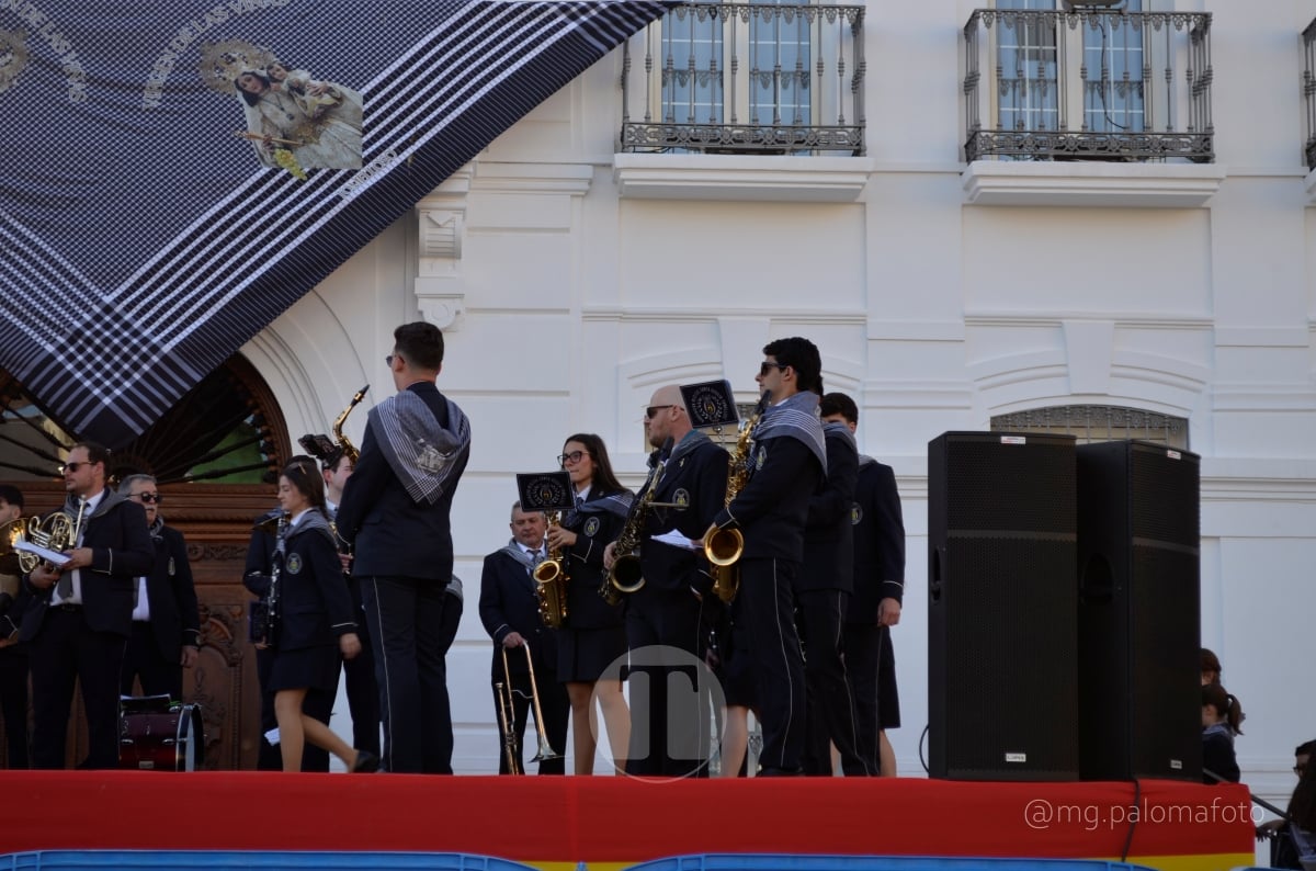 Lucía Moreno y Paloma Morales retratan la emoción de la llegada de la Virgen de las Viñas a Tomelloso