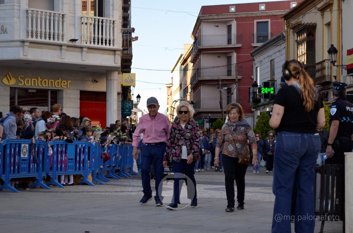Lucía Moreno y Paloma Morales retratan la emoción de la llegada de la Virgen de las Viñas a Tomelloso