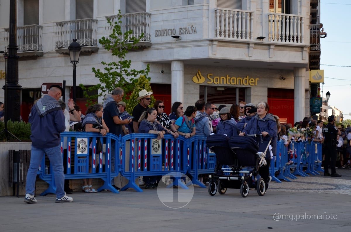 Lucía Moreno y Paloma Morales retratan la emoción de la llegada de la Virgen de las Viñas a Tomelloso