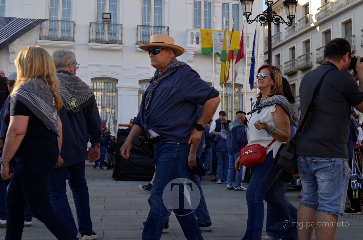 Lucía Moreno y Paloma Morales retratan la emoción de la llegada de la Virgen de las Viñas a Tomelloso
