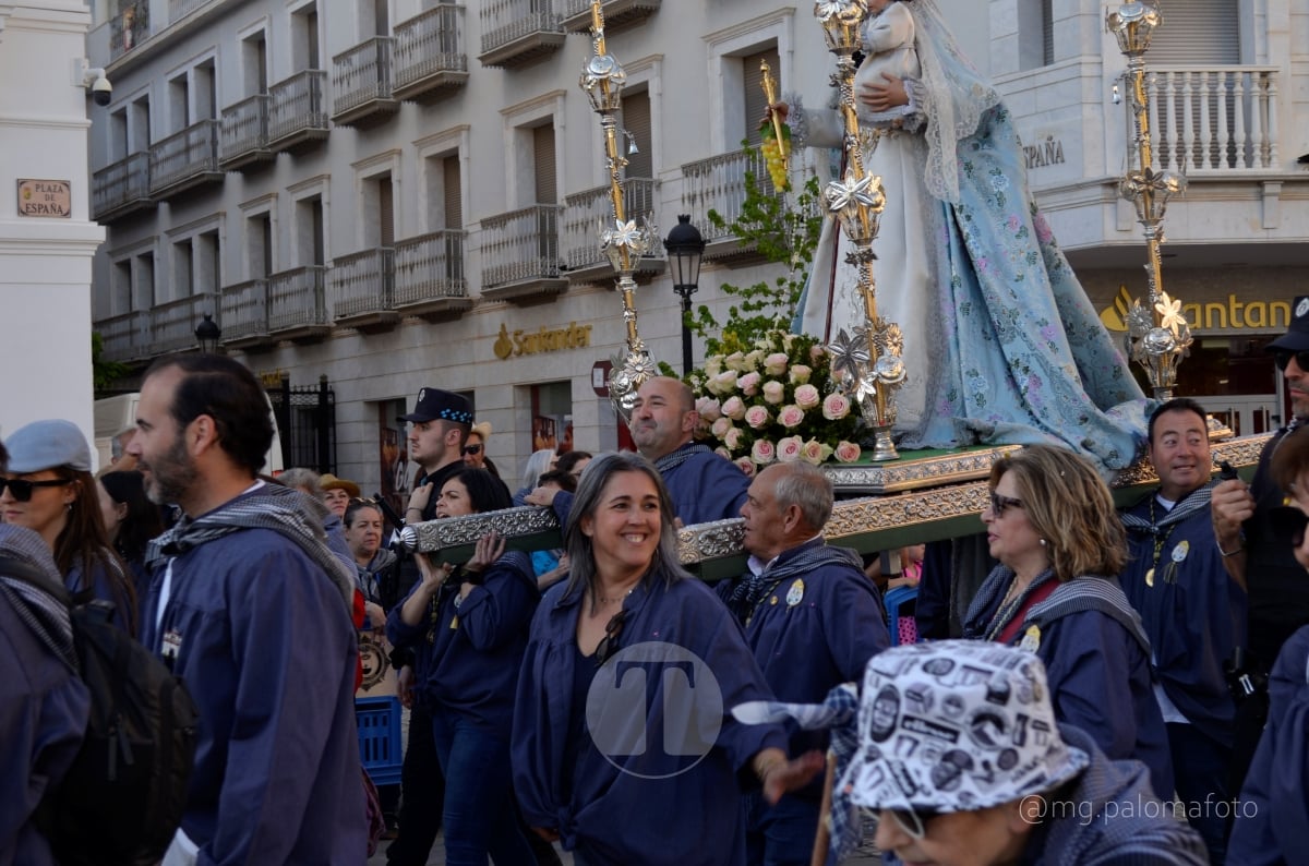 Lucía Moreno y Paloma Morales retratan la emoción de la llegada de la Virgen de las Viñas a Tomelloso