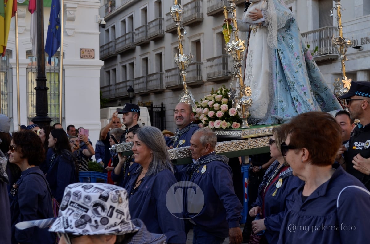 Lucía Moreno y Paloma Morales retratan la emoción de la llegada de la Virgen de las Viñas a Tomelloso