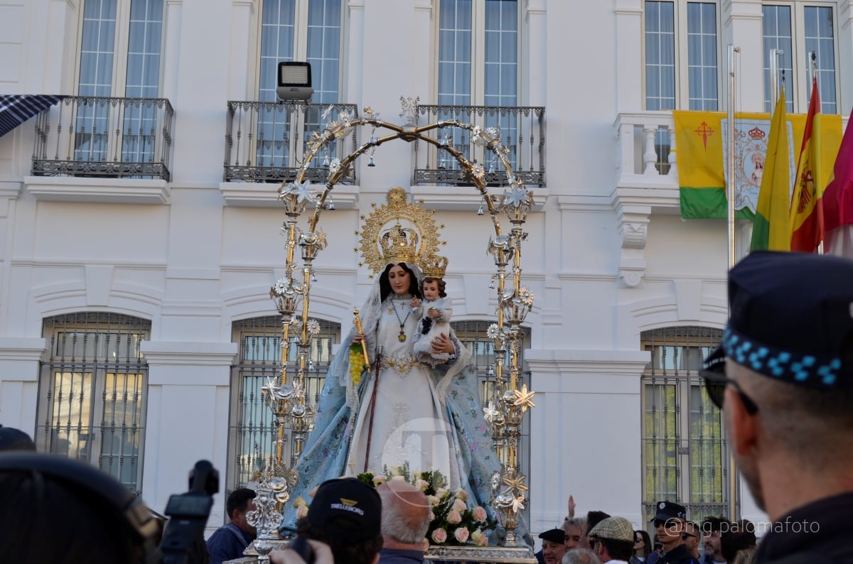 Lucía Moreno y Paloma Morales retratan la emoción de la llegada de la Virgen de las Viñas a Tomelloso