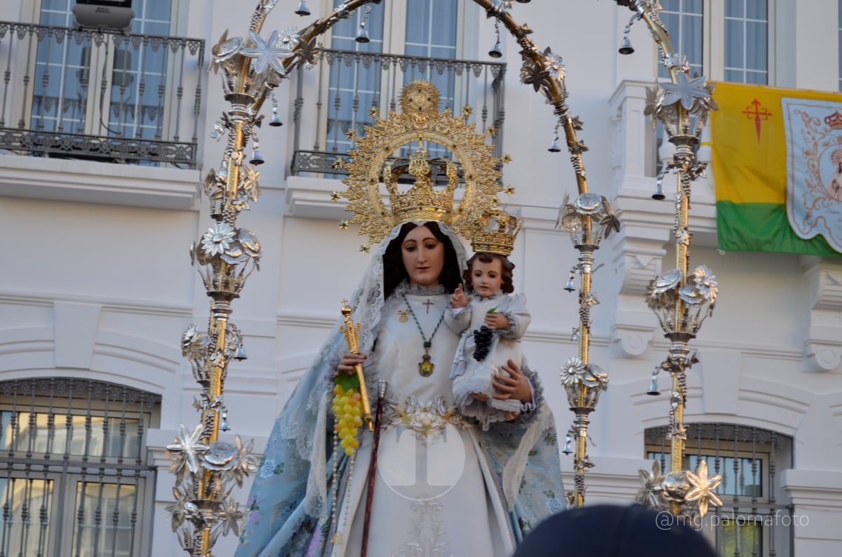 Lucía Moreno y Paloma Morales retratan la emoción de la llegada de la Virgen de las Viñas a Tomelloso