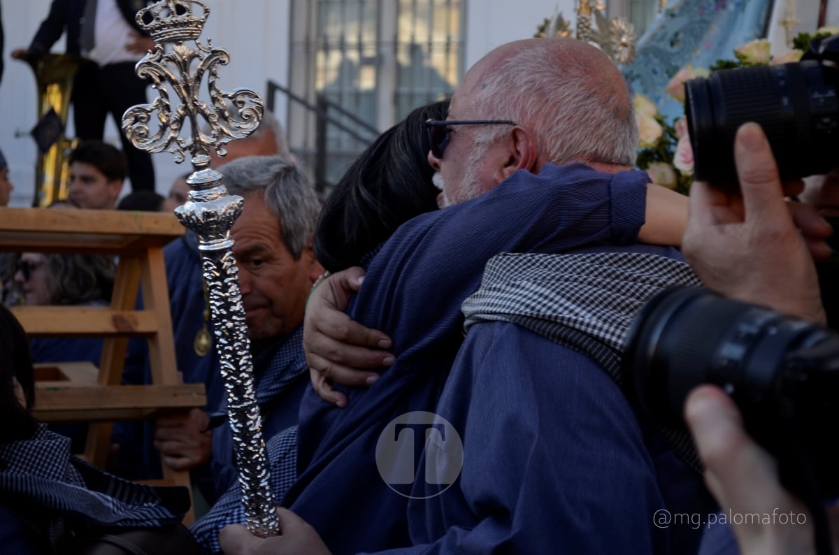 Lucía Moreno y Paloma Morales retratan la emoción de la llegada de la Virgen de las Viñas a Tomelloso