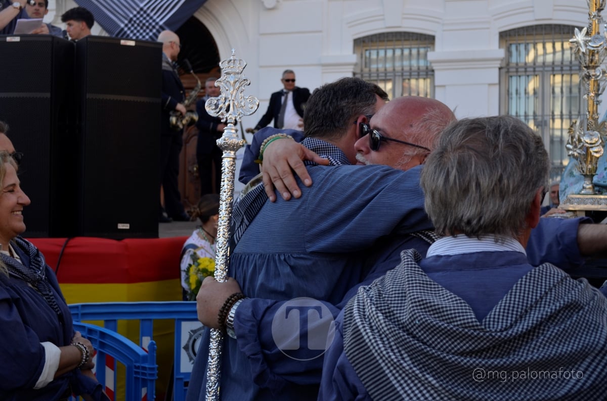 Lucía Moreno y Paloma Morales retratan la emoción de la llegada de la Virgen de las Viñas a Tomelloso