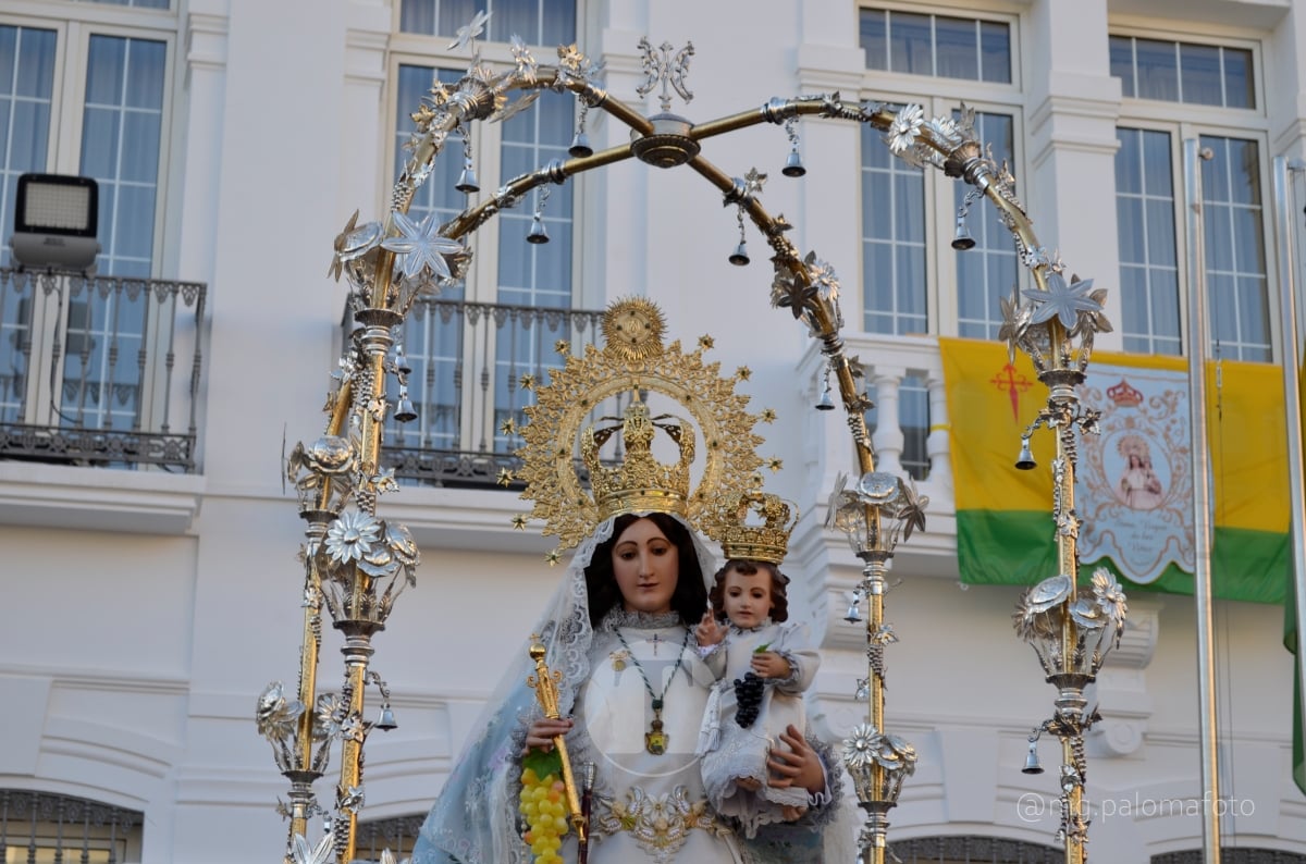 Lucía Moreno y Paloma Morales retratan la emoción de la llegada de la Virgen de las Viñas a Tomelloso