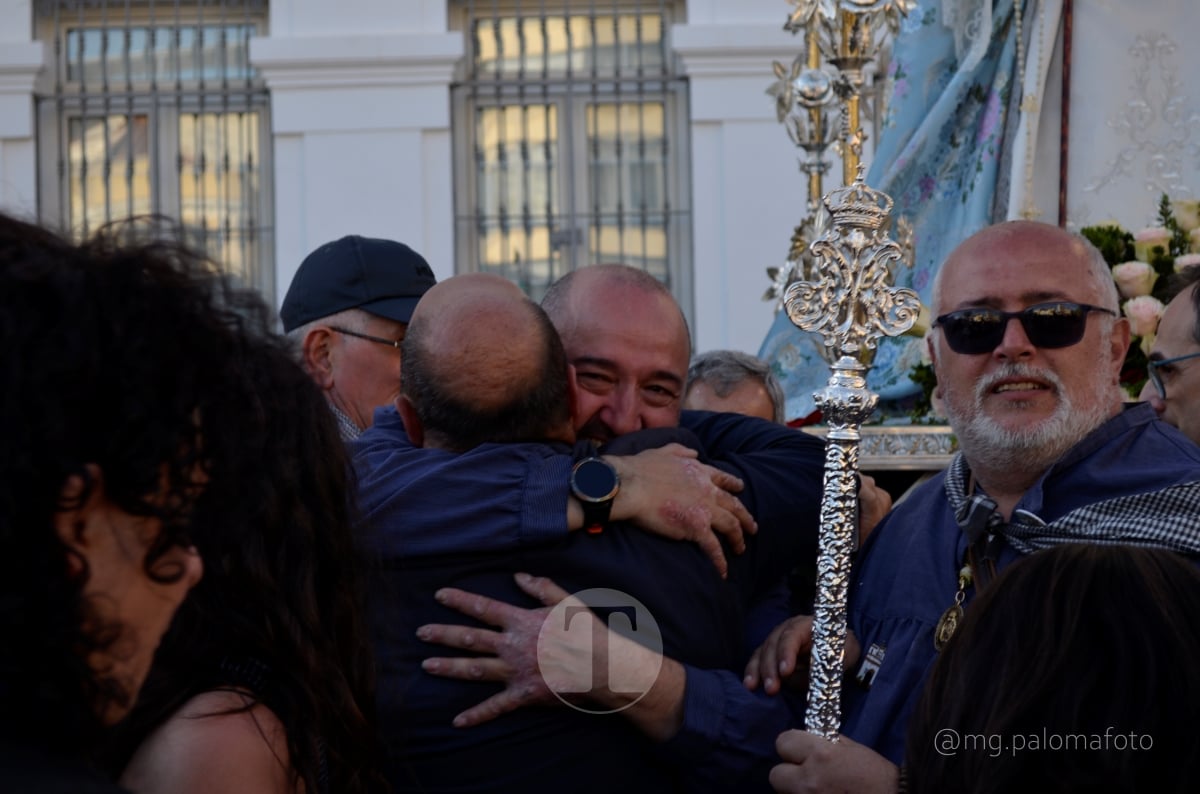 Lucía Moreno y Paloma Morales retratan la emoción de la llegada de la Virgen de las Viñas a Tomelloso
