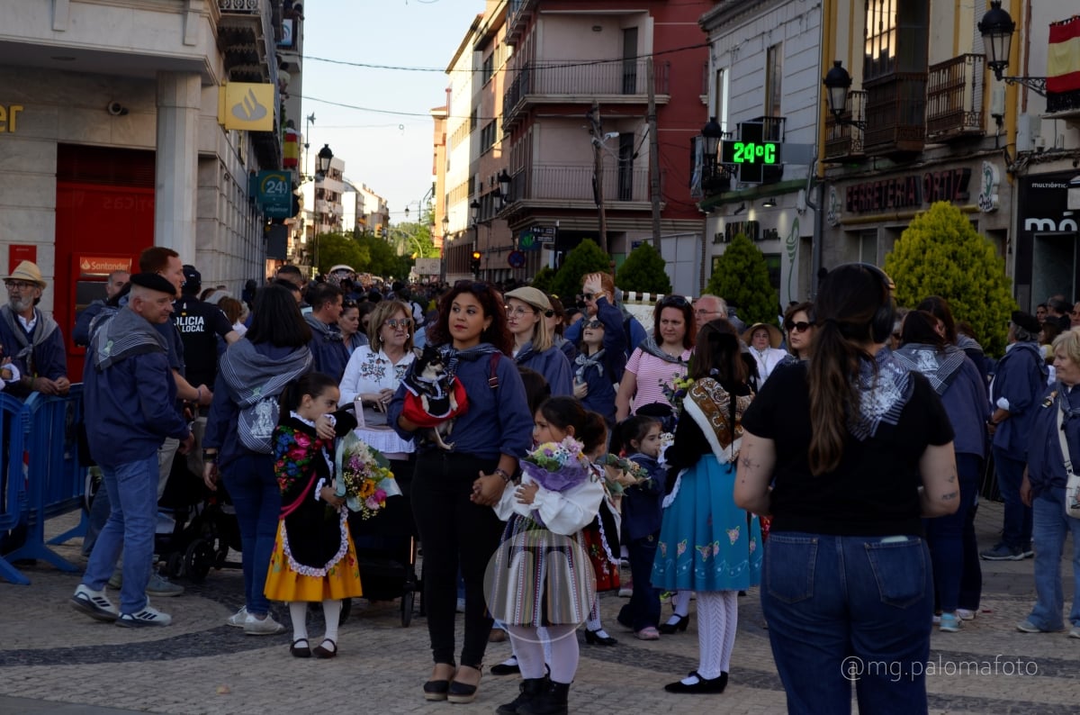 Lucía Moreno y Paloma Morales retratan la emoción de la llegada de la Virgen de las Viñas a Tomelloso