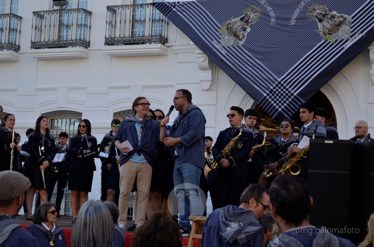 Lucía Moreno y Paloma Morales retratan la emoción de la llegada de la Virgen de las Viñas a Tomelloso