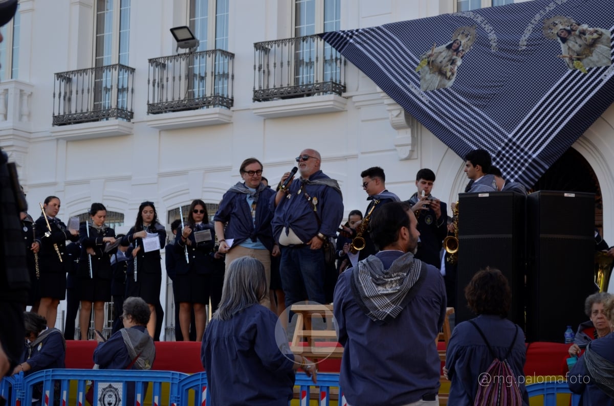 Lucía Moreno y Paloma Morales retratan la emoción de la llegada de la Virgen de las Viñas a Tomelloso