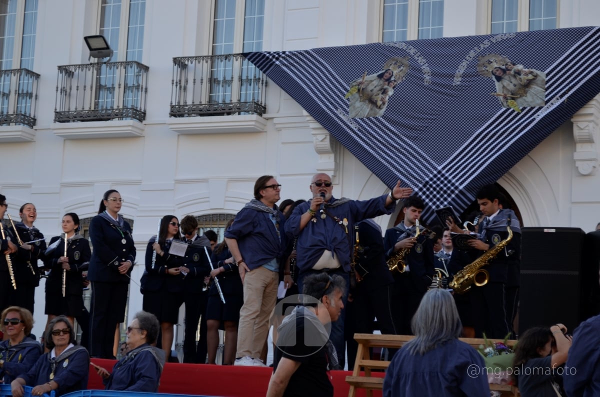 Lucía Moreno y Paloma Morales retratan la emoción de la llegada de la Virgen de las Viñas a Tomelloso