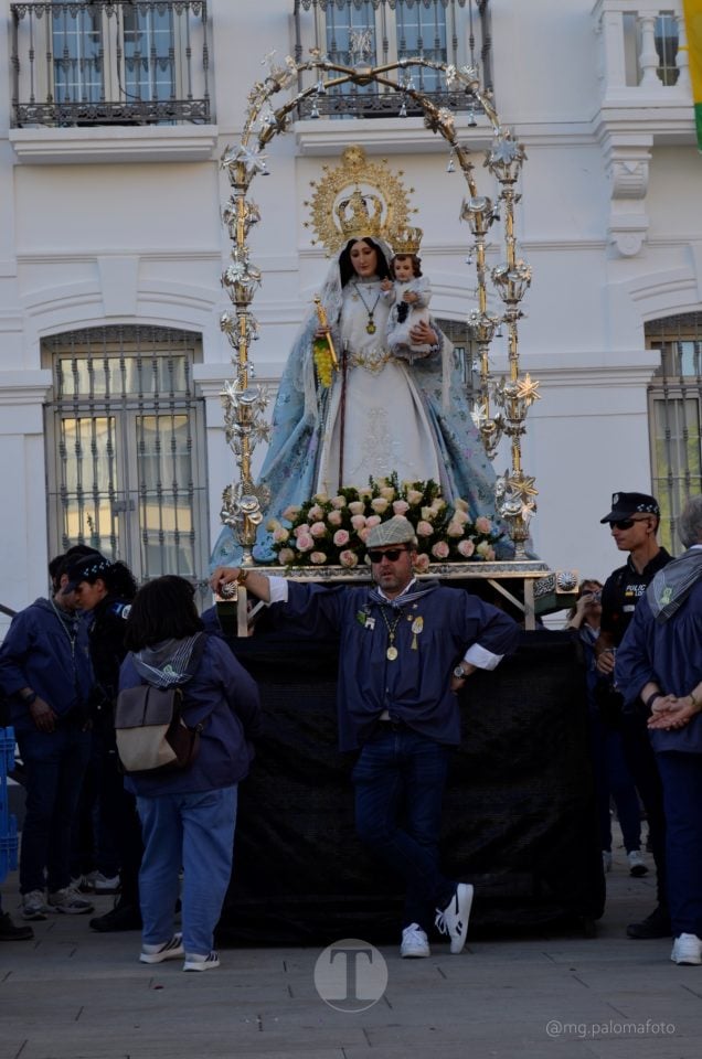 Lucía Moreno y Paloma Morales retratan la emoción de la llegada de la Virgen de las Viñas a Tomelloso
