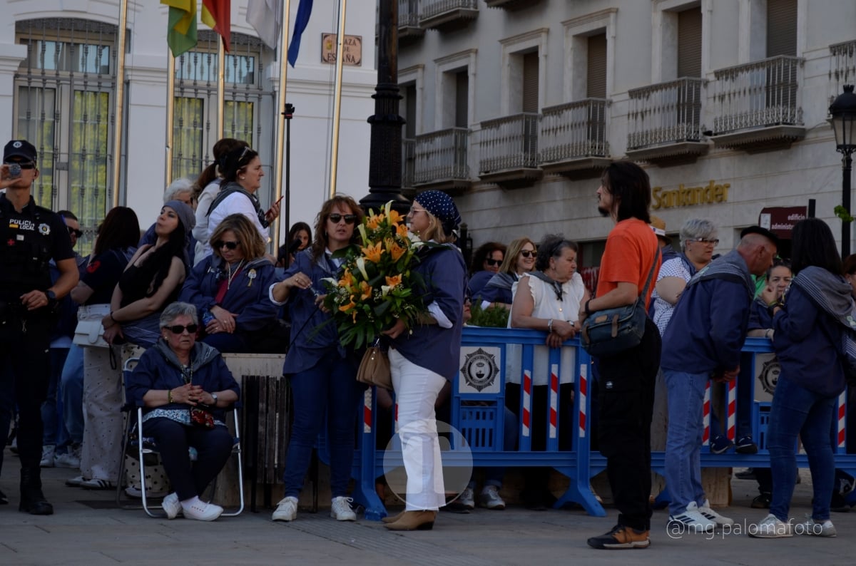 Lucía Moreno y Paloma Morales retratan la emoción de la llegada de la Virgen de las Viñas a Tomelloso