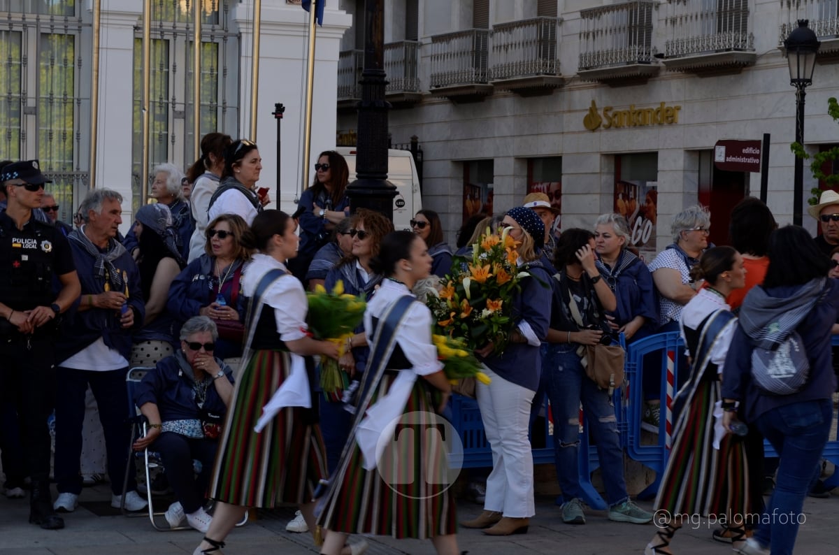 Lucía Moreno y Paloma Morales retratan la emoción de la llegada de la Virgen de las Viñas a Tomelloso