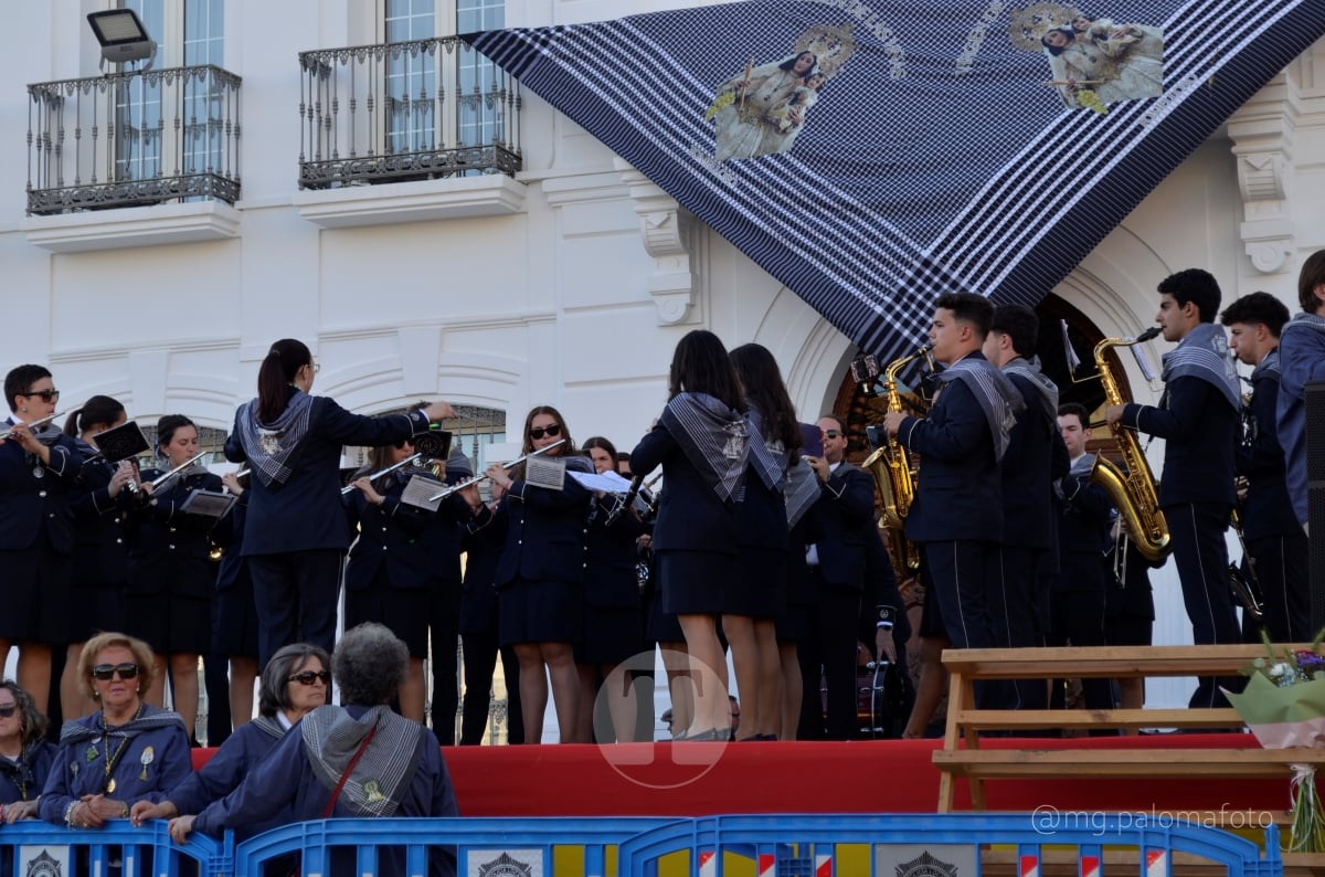 Lucía Moreno y Paloma Morales retratan la emoción de la llegada de la Virgen de las Viñas a Tomelloso