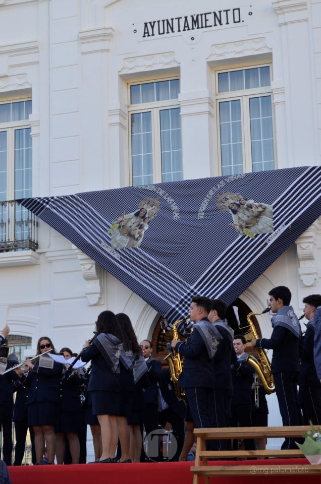 Lucía Moreno y Paloma Morales retratan la emoción de la llegada de la Virgen de las Viñas a Tomelloso