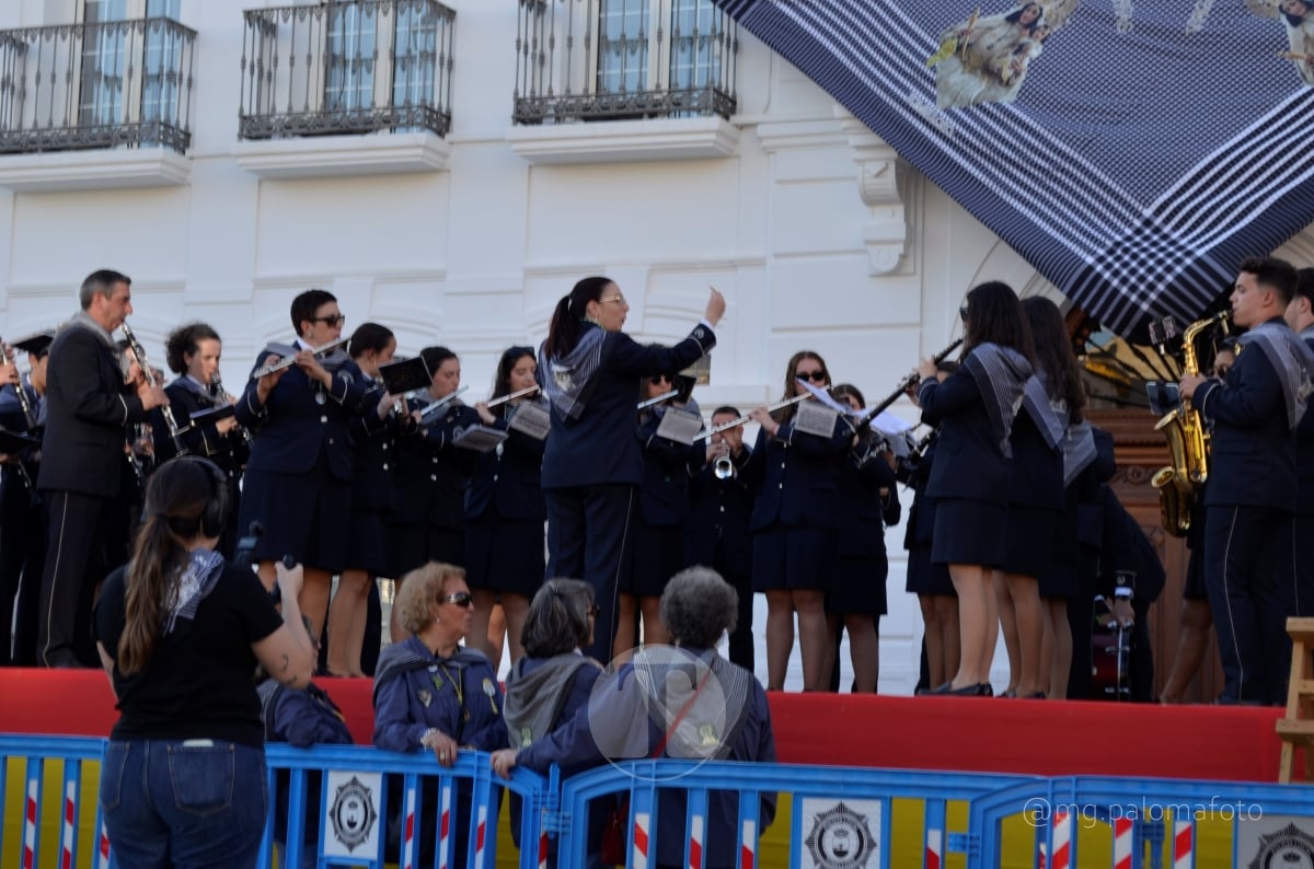Lucía Moreno y Paloma Morales retratan la emoción de la llegada de la Virgen de las Viñas a Tomelloso