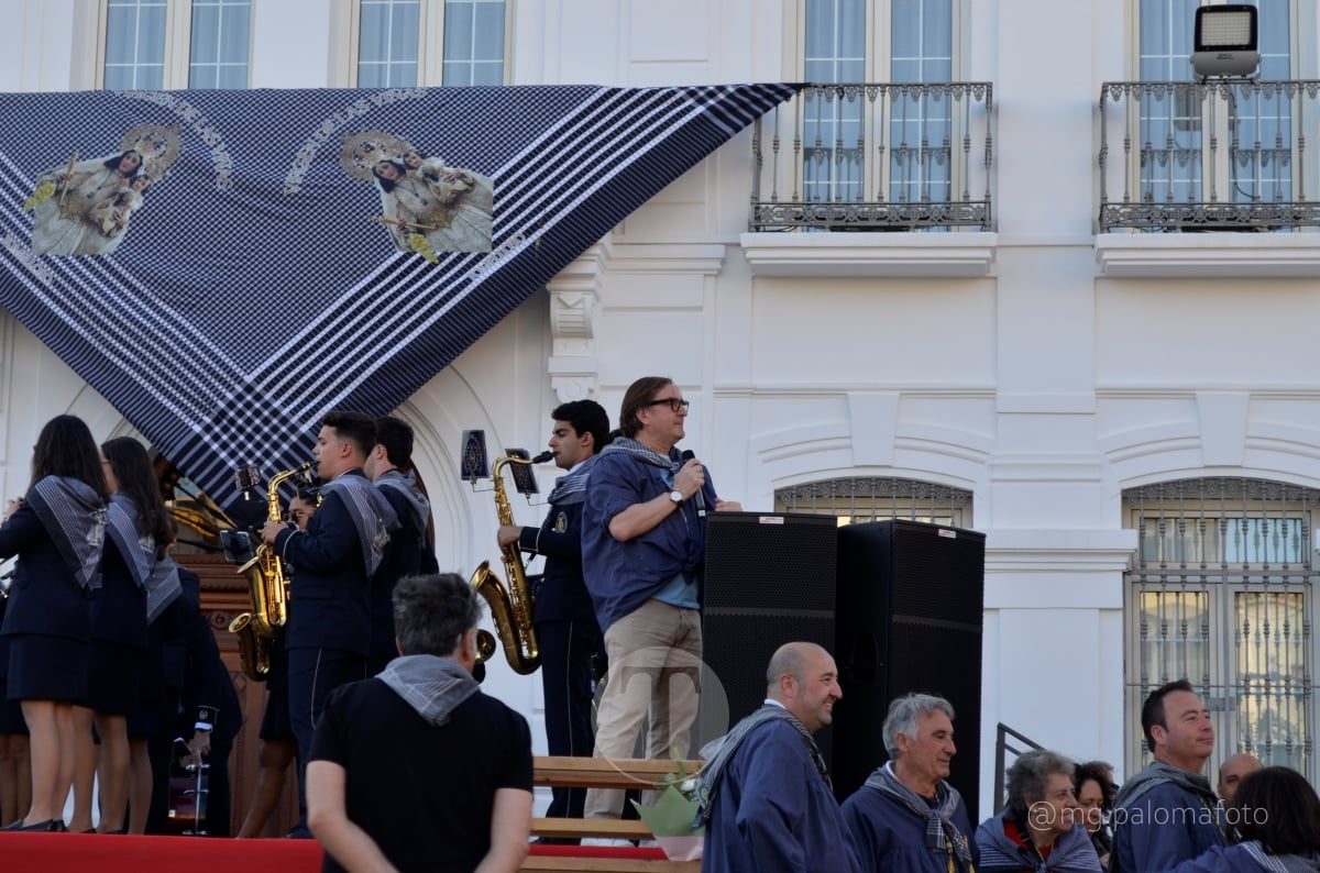 Lucía Moreno y Paloma Morales retratan la emoción de la llegada de la Virgen de las Viñas a Tomelloso