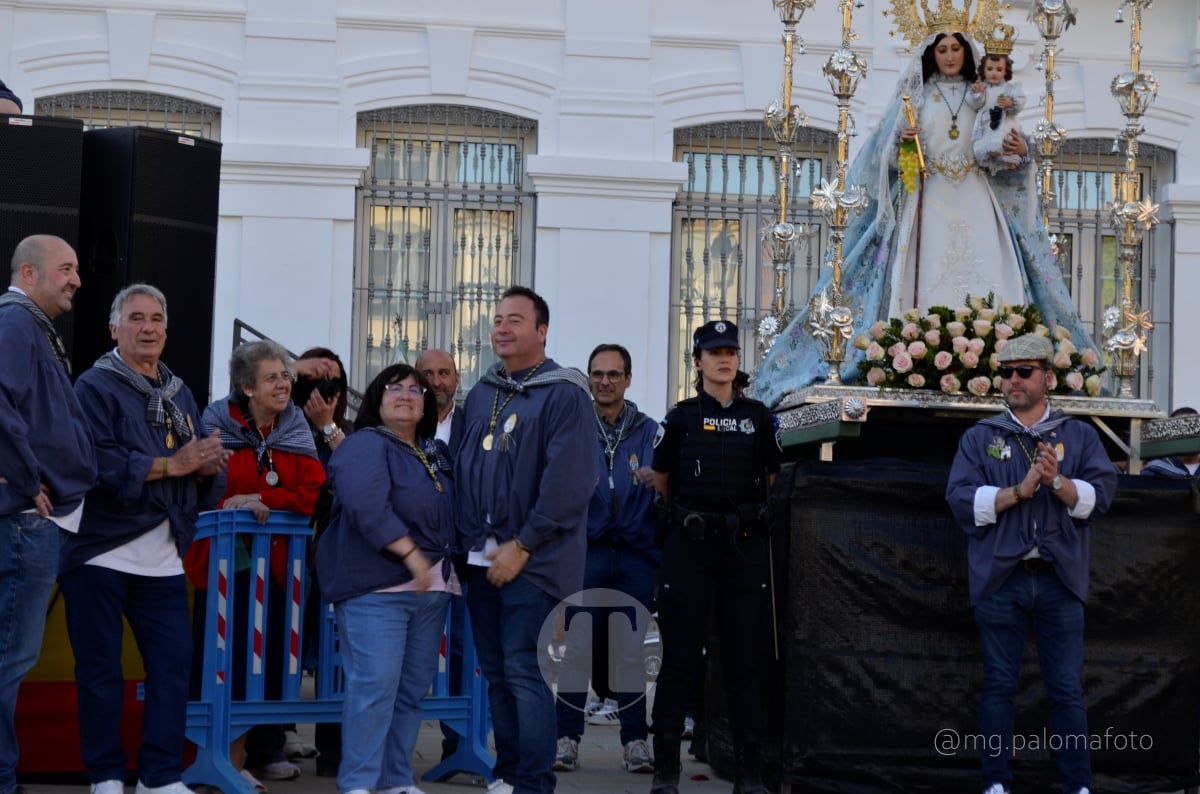 Lucía Moreno y Paloma Morales retratan la emoción de la llegada de la Virgen de las Viñas a Tomelloso