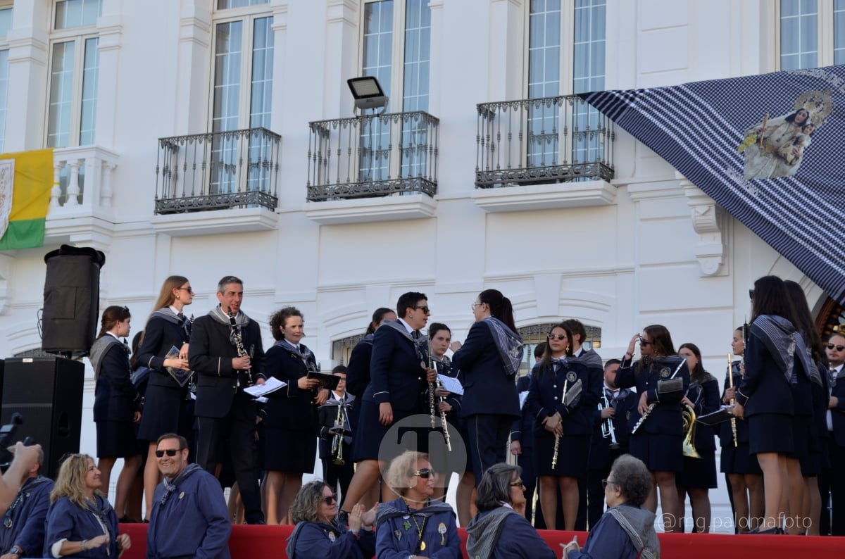 Lucía Moreno y Paloma Morales retratan la emoción de la llegada de la Virgen de las Viñas a Tomelloso