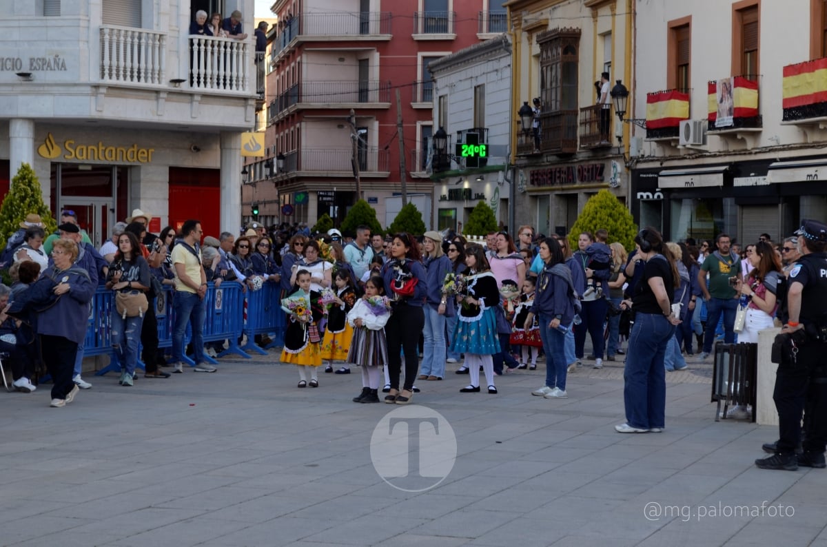 Lucía Moreno y Paloma Morales retratan la emoción de la llegada de la Virgen de las Viñas a Tomelloso