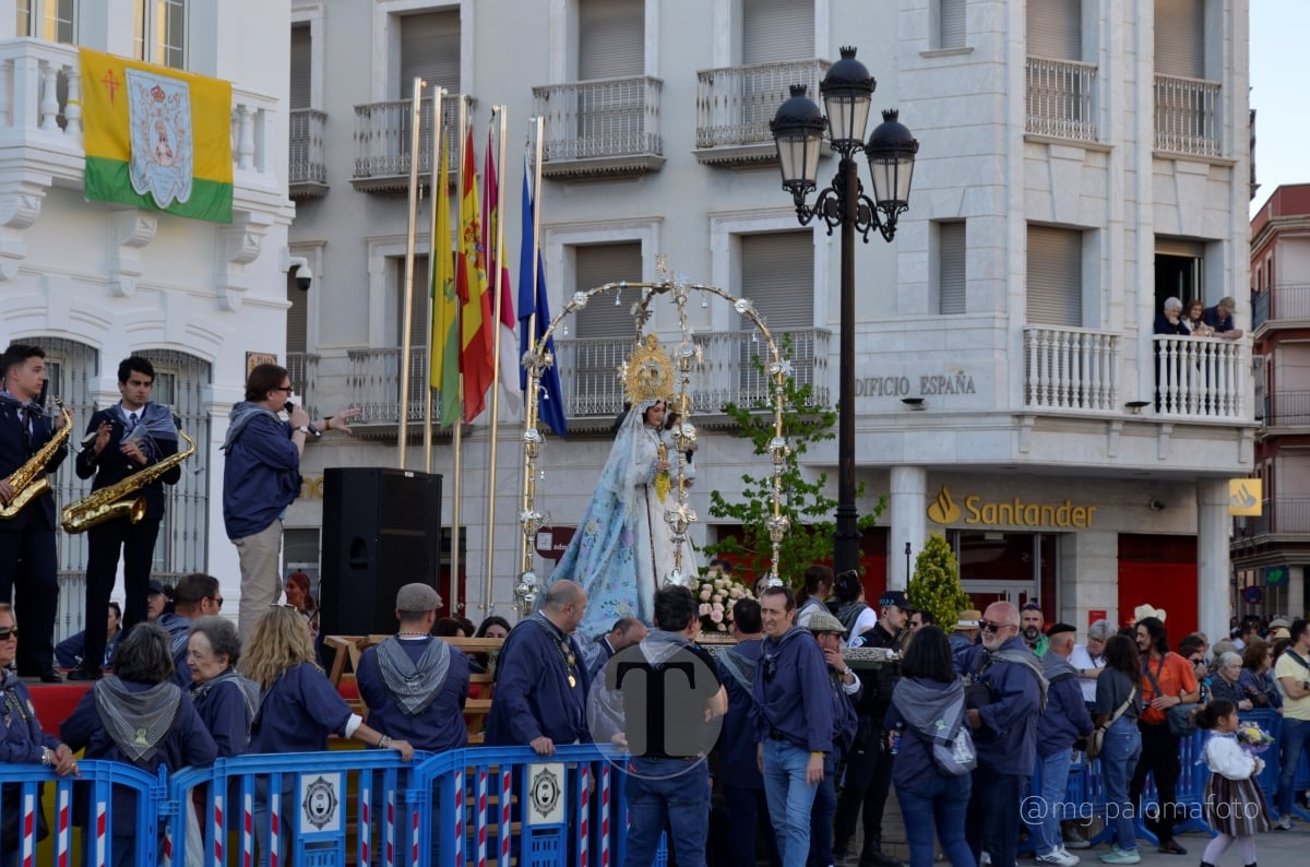 Lucía Moreno y Paloma Morales retratan la emoción de la llegada de la Virgen de las Viñas a Tomelloso