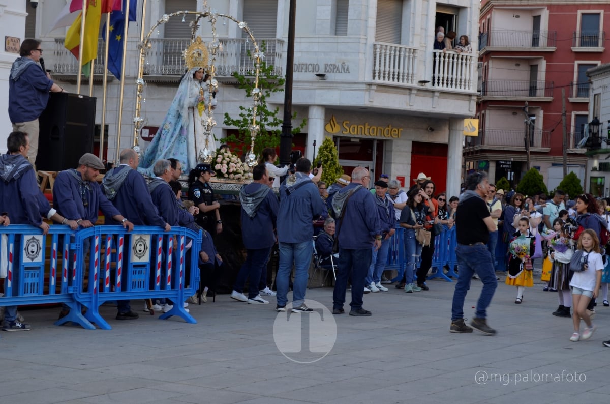 Lucía Moreno y Paloma Morales retratan la emoción de la llegada de la Virgen de las Viñas a Tomelloso