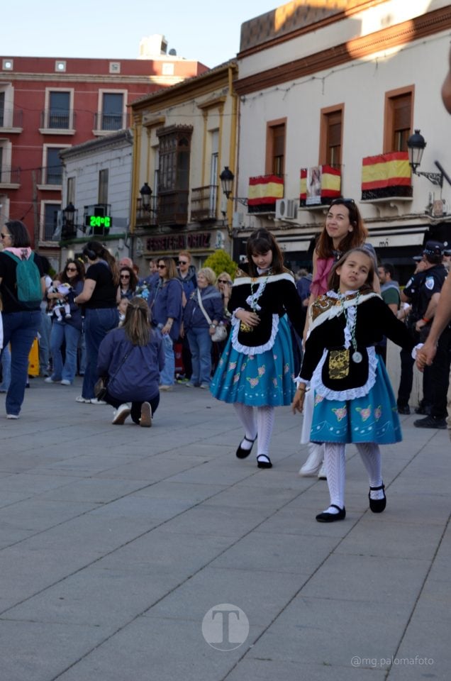 Lucía Moreno y Paloma Morales retratan la emoción de la llegada de la Virgen de las Viñas a Tomelloso