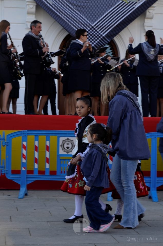 Lucía Moreno y Paloma Morales retratan la emoción de la llegada de la Virgen de las Viñas a Tomelloso