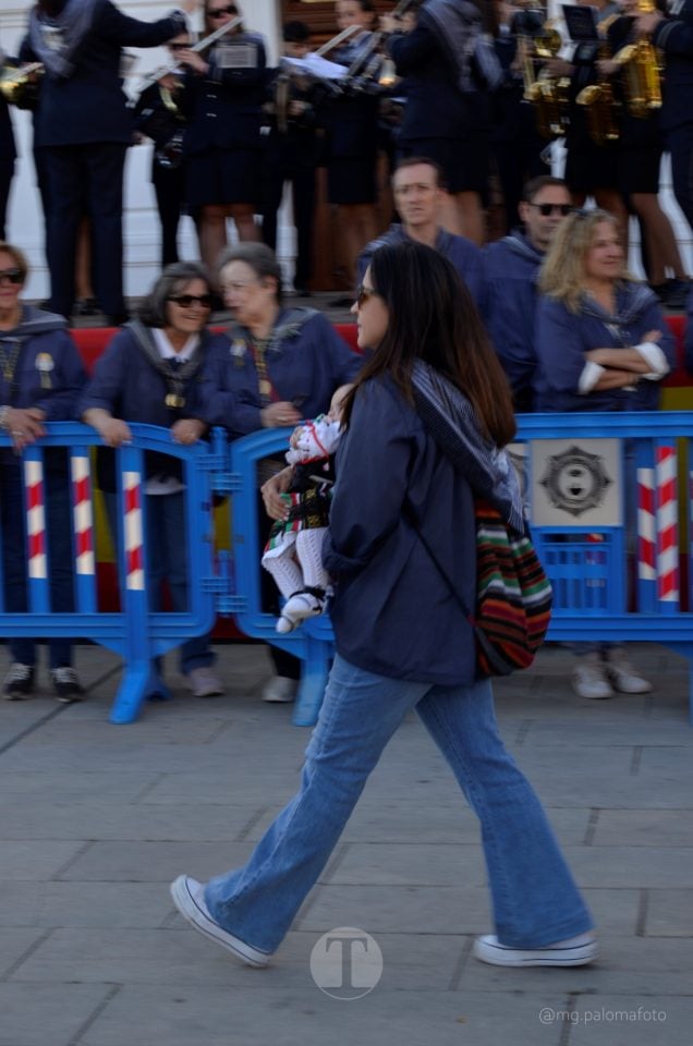 Lucía Moreno y Paloma Morales retratan la emoción de la llegada de la Virgen de las Viñas a Tomelloso