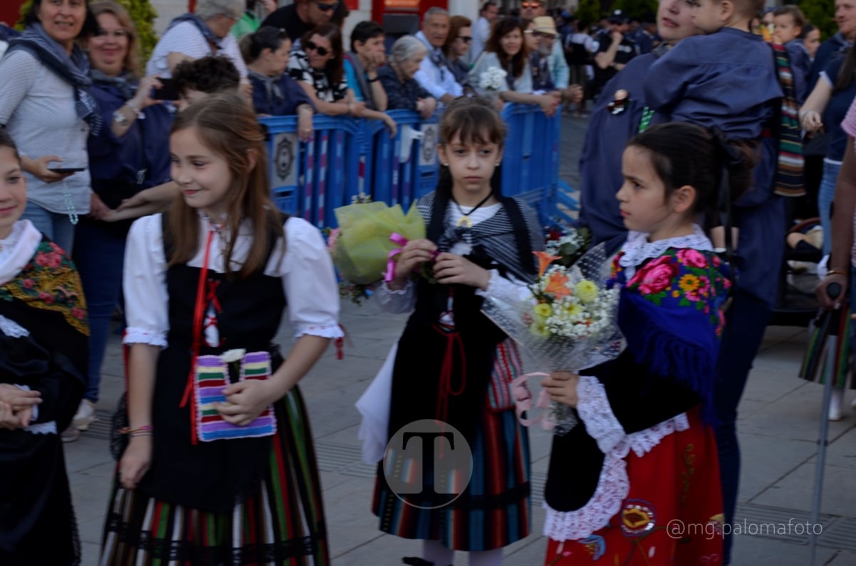 Lucía Moreno y Paloma Morales retratan la emoción de la llegada de la Virgen de las Viñas a Tomelloso