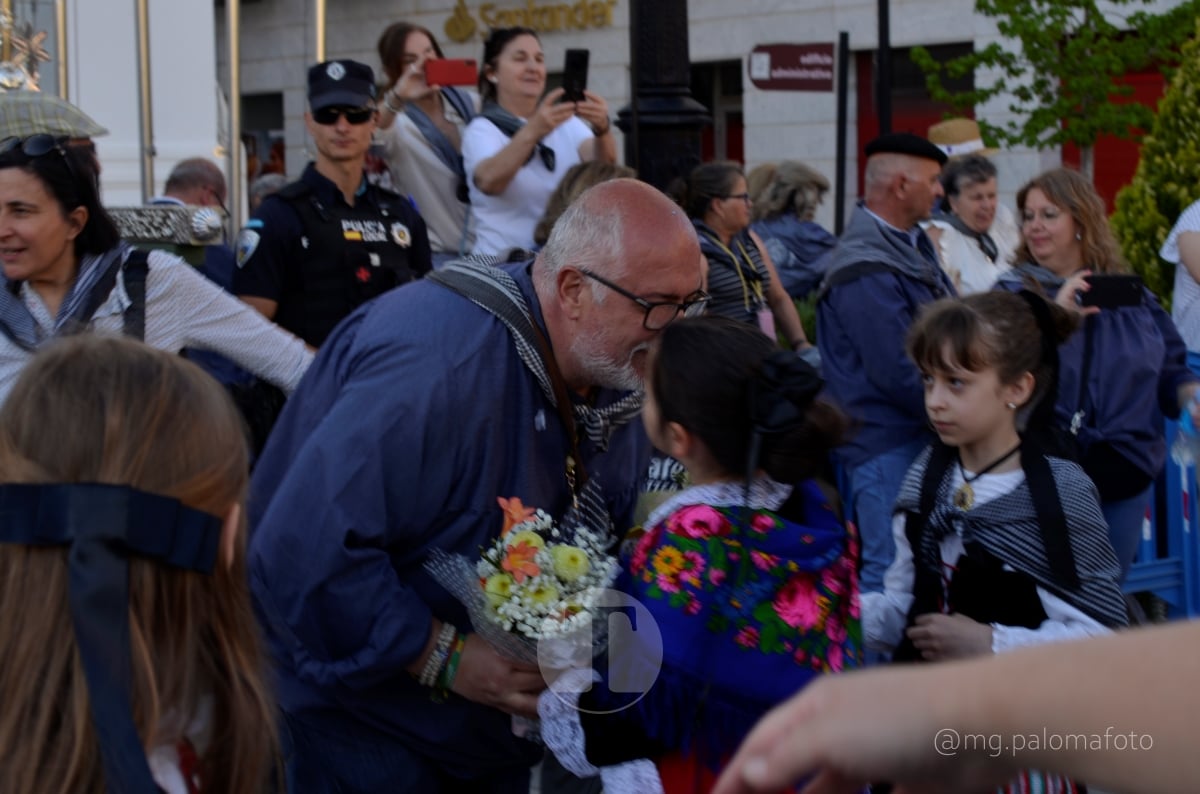 Lucía Moreno y Paloma Morales retratan la emoción de la llegada de la Virgen de las Viñas a Tomelloso