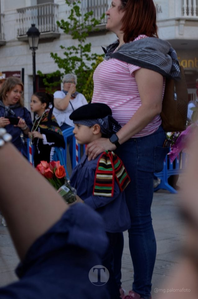 Lucía Moreno y Paloma Morales retratan la emoción de la llegada de la Virgen de las Viñas a Tomelloso