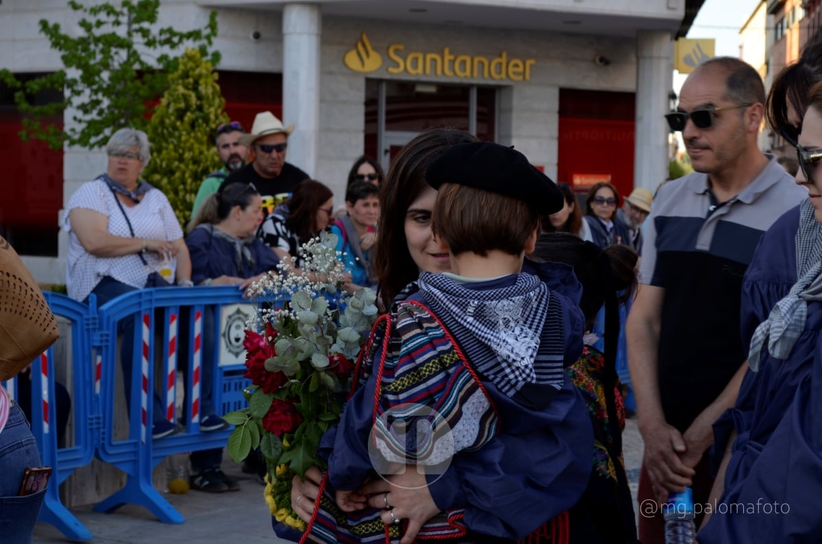 Lucía Moreno y Paloma Morales retratan la emoción de la llegada de la Virgen de las Viñas a Tomelloso