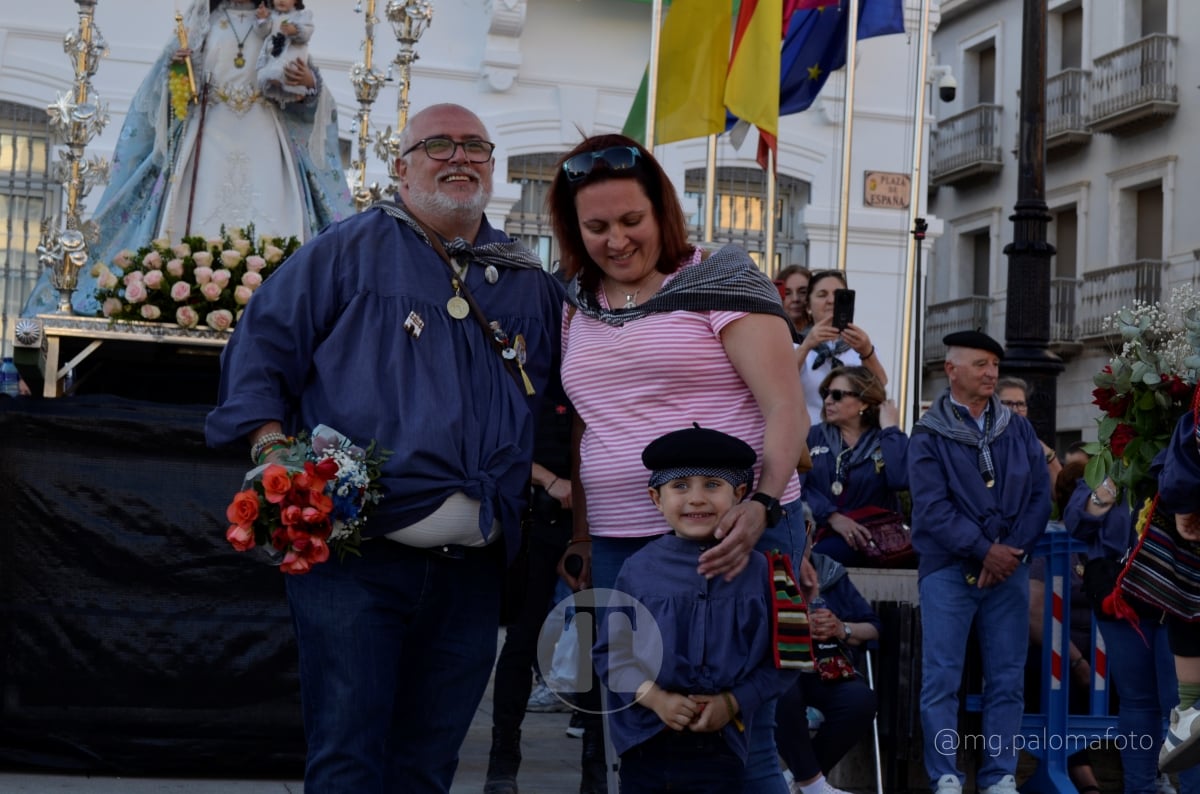 Lucía Moreno y Paloma Morales retratan la emoción de la llegada de la Virgen de las Viñas a Tomelloso