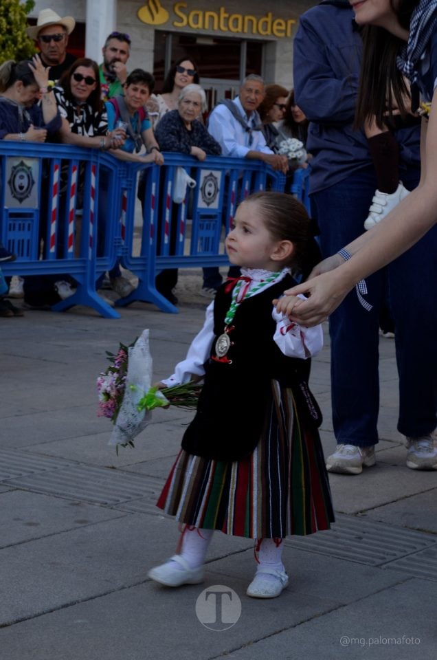 Lucía Moreno y Paloma Morales retratan la emoción de la llegada de la Virgen de las Viñas a Tomelloso
